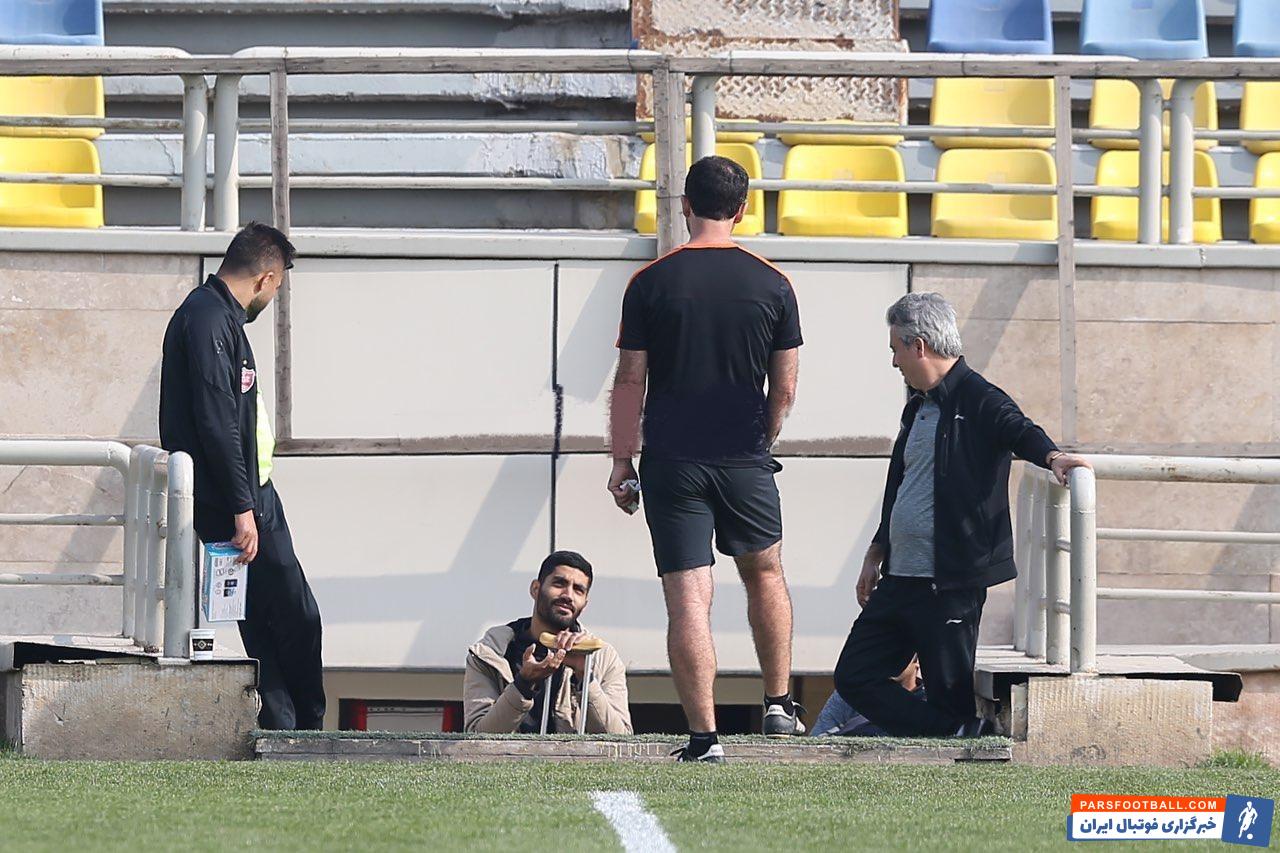 محمد انصاری مدافع تیم پرسپولیس به دلیل مصدومیت از ناحیه رباط صلیبی فصل را از دست داده محمد انصاری امروز در ورزشگاه شهید کاظمی حضور یافت.