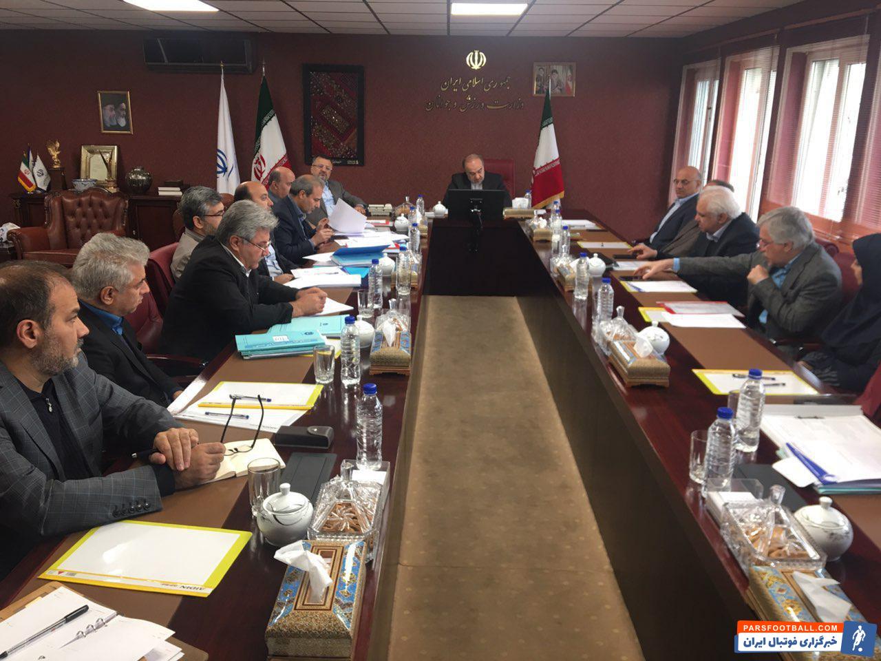 مجمع باشگاه استقلال با حضور سلطانی فر و داورزنی روز شنبه تشکیل جلسه داد سلطانی فر سمت مدیرعاملی برای امیرحسین فتحی الحاق کرد.