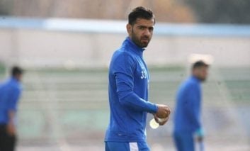 پژمان منتظری کاپیتان و مدافع ملی پوش استقلال است پژمان منتظری بعد از هفته ها غیبت به تمرینات بازگشت تا در این روزهای حساس ساختار تدافعی تیم را تقویت کند.