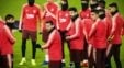 شوخی‌های لیونل مسی و آرتورو ویدال در جریان تمرین بارسلونا در شهر آیندهوون نشان می‌دهد که تیم بارسلونا در آستانه‌ی دیدار با PSV بدون استرس به سر می‌برد.