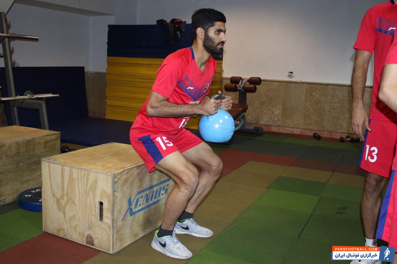 سیامک نعمتی، شایان مصلح، حسین ماهینی و محمد انصاری مصدومان پرسپولیس هستند این بازیکنان در تمرین پرسپولیس تمرینات متفاوت و ویژه ای را پشت سر گذاشتند.