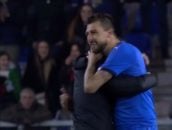 توقف دیدار دوستانه ایتالیا و آمریکا به دلیل ورود جیمی جامپ به درون زمین