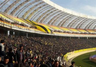 سپاهان ؛ طرفداران سپاهان در انتظار تکمیل شدن طبقه دوم ورزشگاه نقش جهان