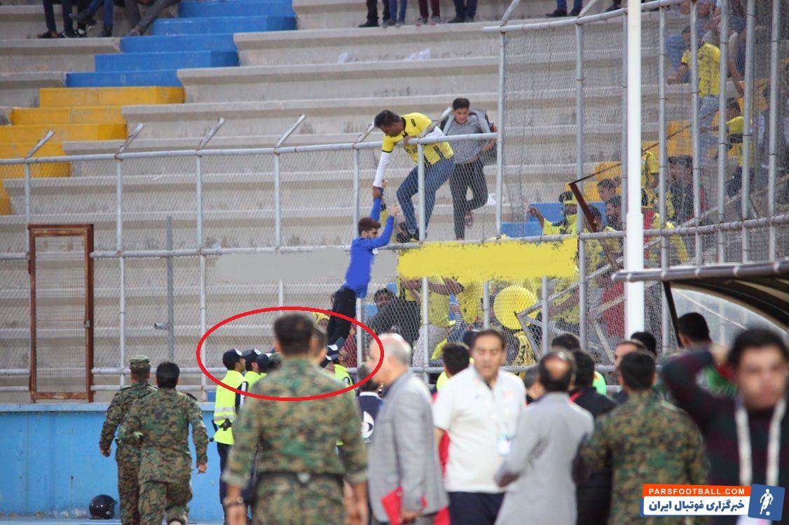 در دقایق پایانی مسابقه پارس جنوبی جم و تراکتورسازی و در حالی که بازی با نتیجه یک بر صفر به سود تراکتورسازی دنبال می شد، یکی از هواداران به زمین آمد.