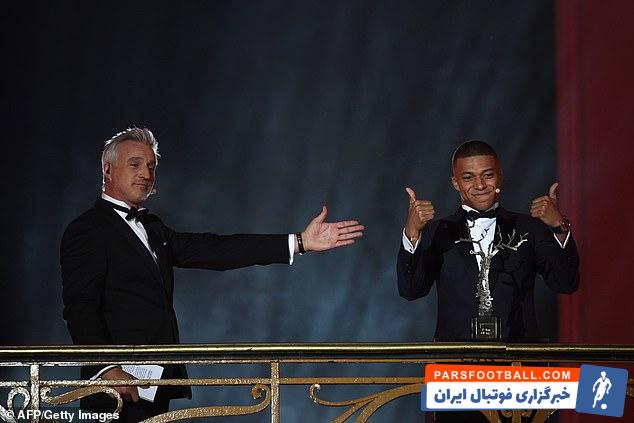 کیلین امباپه سال فوقالعادهای با تیم ملی فرانسه و باشگاه PSG پشت سر گذاشت کیلین امباپه در مراسم توپ طلا، جایزهی کوپا را بدست آورد.