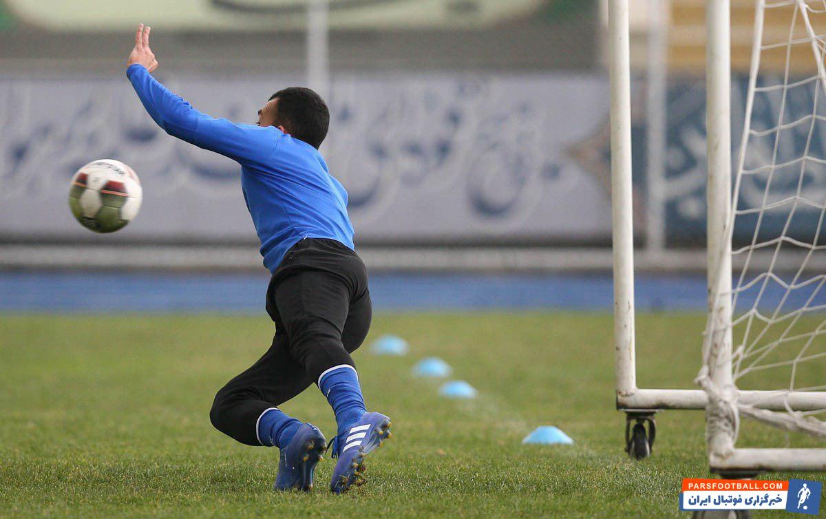 روزبه چشمی این روزها به آچار فرانسه استقلال تبدیل شده است روزبه چشمی در لحظاتی درون دروازه ایستاد و یکی دو واکنش دیدنی هم از خود نشان داد .