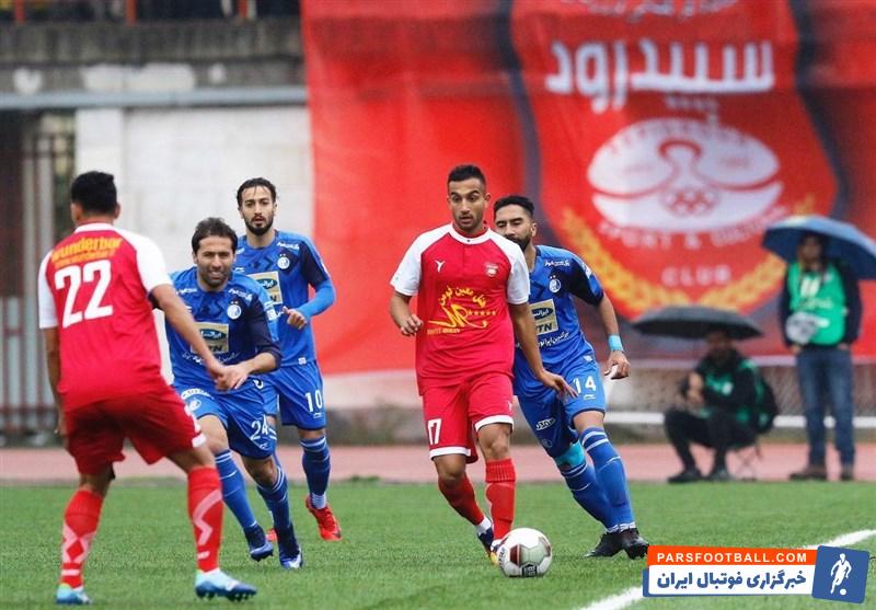 سپیدرود ؛ حضور بانوی هوادار سپیدرود در ورزشگاه در دیدار برابر استقلال