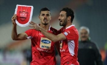 علی علیپور با این شادی گل، در واقع قصد داشت نشان بدهد حالا یک بازیکن صددرصد پرسپولیسی است و علی علیپور به هیچ تیمی غیر از تیم خودش عشق نمی‌ورزد.