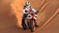 کلیپی بسیار هیجان انگیز از تلاش موتورسیکلت های خیابانی برای عبور از مسیرهای شنی