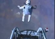 پرش آزاد یک فضانورد از سطح بالای جو و نحوه فرود آمدن بر روی زمین