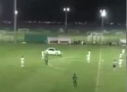 ورود ماشین به داخل زمین در جریان یک مسابقه فوتبال