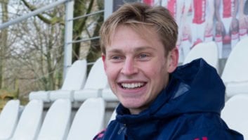 تگذیب توافق فرانکی دی یونگ با پاری سن ژرمن