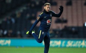 پله : نیمار بهتر است به جای تمارض و ژست گرفتن بیشتر به گل زنی فکر کند