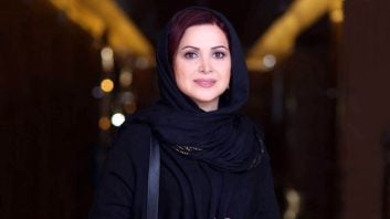  کمند امیرسلیمانی‌ در پستی دیگر، به توضیح شرایط زندگی اش پرداخته  کمند امیرسلیمانی‌ در این عکس این بار واکنش رسمی تری نشان داده است.