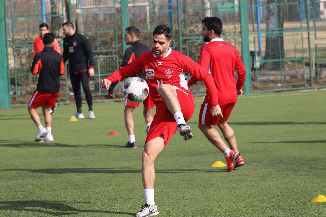 کامیابی نیا هافبک پرسپولیس حضور در تیم ملی را در جام ملتها از دست داده کامیابی نیا انگیزه زیادی برای خودنمایی در ترکیب تیمش در ادامه مسابقات دارد.