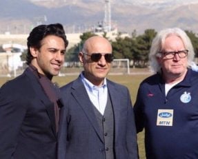 فتحی فرهاد مجیدی چند روزی است به عنوان مربی این تیم و دستیار وینفرد شفر منصوب شده فرهاد مجیدی طبق هماهنگی های انجام شده امروز به محل تمرین ابی ها رفت.