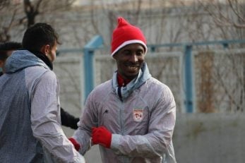 کوین کنستانت هافبک تدافعی اهل گینه است سوابق فراوانی در فوتبال اروپا دارد کنستانت با انگیزه زیاد در تمرینات تراکتورسازی حضور یافته است.