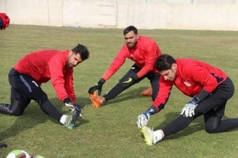 تراکتورسازی دروازه بان جدید خرید با حضور محمدرضا اخباری در تراکتورسازی رقابت جالبی میان او و محسن فروزان برای فیکس شدن شکل خواهد گرفت.