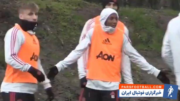 تصاویر ضبط شده از تمرین اخیر منچستریونایتد، اشلی یانگ را در حالی شکار کرده که اشلی یانگ در حال توهین کردن به دیگر هم تیمیهایش است.