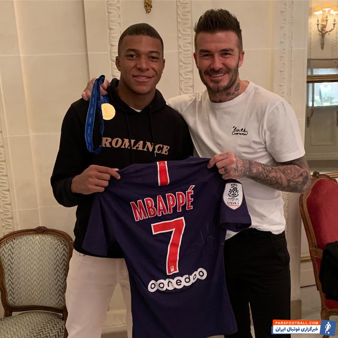 ام باپه مدال قهرمانیش را به بکام اهدا کرد