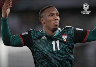 یکی از منتقدان محمد مطر قراب کارشناس تلویزیونی است که پس از بازی با قرقیزستان لباس دوم این تیم را به لباس دیسکو تشبیه کرد