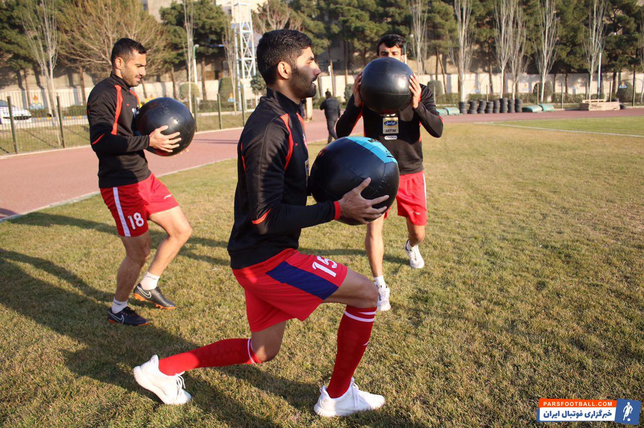 با مصدومیت محسن ربیع خواه و آدام همتی شمار مصدومان تیم پرسپولیس به عدد 4 رسید تا بار دیگر کمبود مهره روی نیمکت پرسپولیس مشهود باشد.