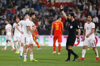 مهدی طارمی مهاجم تیزچنگ فوتبال ایران است مهدی طارمی با دریافت یک کارت زرد مفت و مسلم در نیمه دوم مقابل چین دیدار نیمه نهایی را از دست داد.