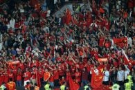 پس از پایان دیدار تیم ملی ایران برابر تیم ملی چین ، هواداران تیم ملی چین ایستادند و به تشویق بازیکنان چینی پس از شکست پرداختند.