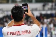 هواداران تیم ملی در ورزشگاه محمد بن زاید یک شب رویایی را رقم زدند در پایان بازی این بار نوبت بازیکنان تیم ملی بود که از زحمات هواداران این تیم تشکر کنند.