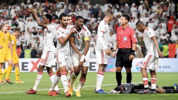 فارس جمعه کاپیتان تیم ملی امارات بعد از اتفاقاتی که در بازی مرحله یک چهارم نهایی این تیم برابر استرالیا رخ داد حالا به یک قهرمان برای کشورش بدل شده است.