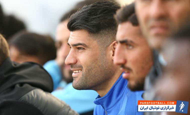 با اعتراض کادرفنی نساجی محمدی مهر از بازی خارج شد و یک بازیکن دیگر به جای محمدی مهر وارد زمین شد تا این بازیکن نتواند تا پایان به بازی ادامه بدهد.