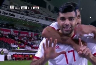 در دیدار دو تیم ایران با یمن مهدی طارمی دبل کرد و از بازیکنان عالی تیم ملی بود. اما طارمی بعد از به ثمر رساندن گل اول خوشحالی جالبی را از خود نشان داد.