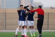 کی روش با حالت شوخی رضائیان را تنبیه بدنی کرد و در ادامه امیری و پورعلیگنجی هم از خجالت رضائیان مدافع تیم الشهانیه درآمدند.