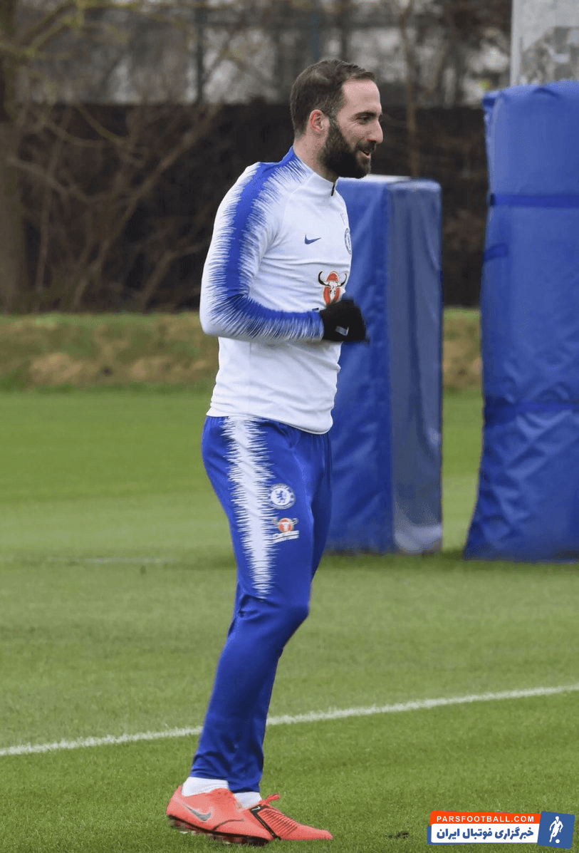 ایگواین ؛ تصاویری از حضور گونزالو ایگواین در تمرین باشگاه چلسی