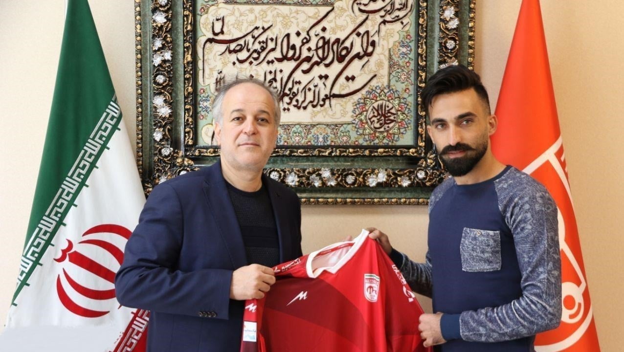 احمد موسوی سیداحمد موسوی با امضای قراردادی به مدت دو و نیم فصل به عضویت تیم تراکتورسازی درآمد سیداحمد موسوی برای مدت دو و نیم فصل به تیم تراکتورسازی پیوست.