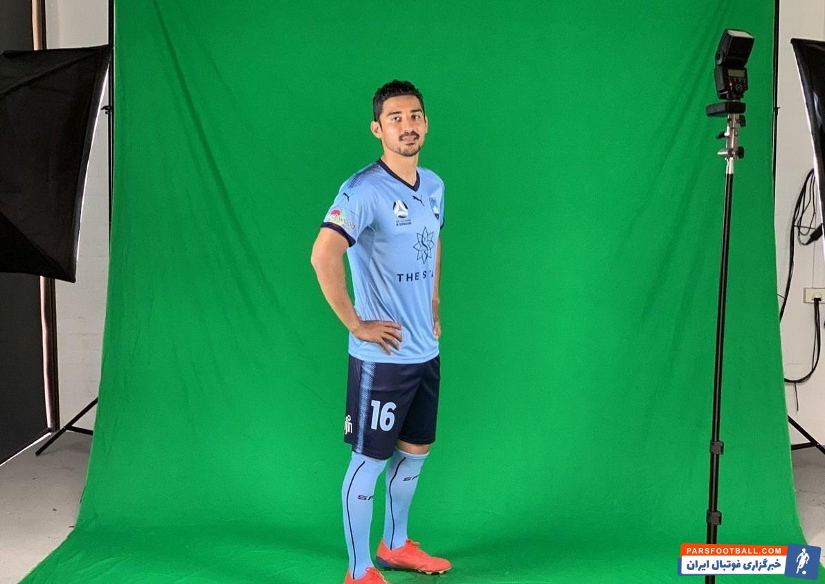 تیم افسی سیدنی استرالیا از قوچاننژاد رونمایی کرد رضا قوچاننژاد پس از انتقال قرضی به تیم افسی سیدنی استرالیا برای نخستینبار در تمرین تیم جدیدش شرکت کرد.