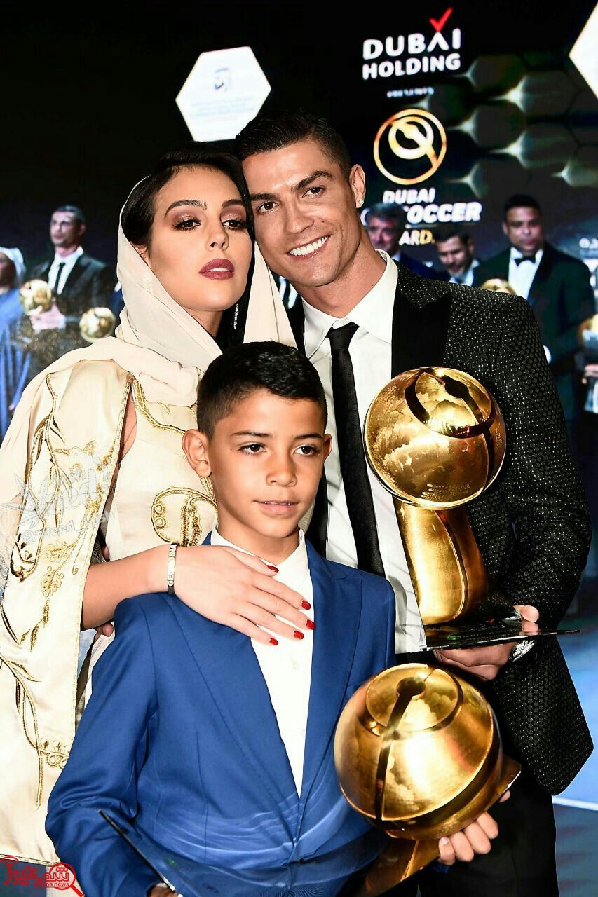 رونالدو ؛ تصویری از جورجینا رودریگز با حجاب همراه با کریستیانو رونالدو