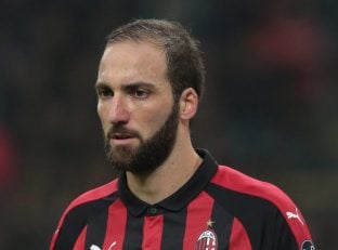 میلان تمایلی برای دائمی کردم قرارداد گونزالو هیگواین مهاجم تیمش ندارد