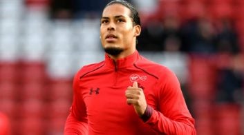 فن دایک ؛ عصبانیت فن دایک از سانتر ضعیف لوورن در دیدار برابر منچسترسیتی