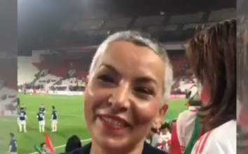 صحبت های مادر سامان قدوس در ورزشگاه هنگام بازی ایران و چین