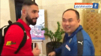 کلیپی جالب از حضور غافلگیر کننده ی یک هوادار ژاپنی در کمپ تیم ملی فوتبال ایران را برای شما آماده کرده ایم که برای شرکت در جام ملت های آسیا راهی قطر شده است. این هوادار با حضور در کمپ تیم ملی، با بازیکنان و کادر فنی عکس گرفته و از آن ها امضا گرفت.