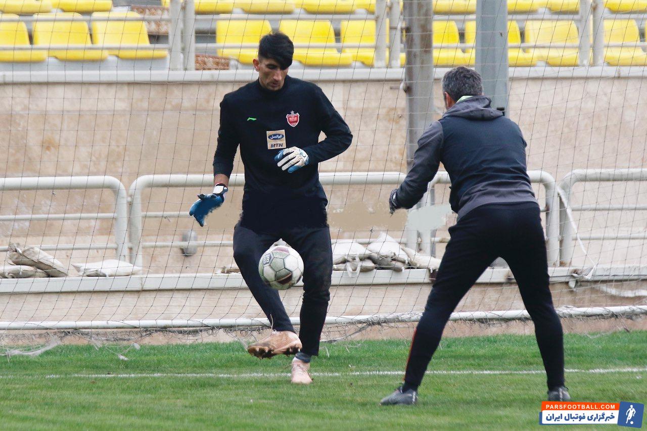 بیرانوند گلر شماره پرسپولیس است علیرضا بیرانوند روز گذشته به تمرینات تیم پرسپولیس اضافه شد و امیدوار است خیلی زود به ترکیب اصلی تیمش برگردد.