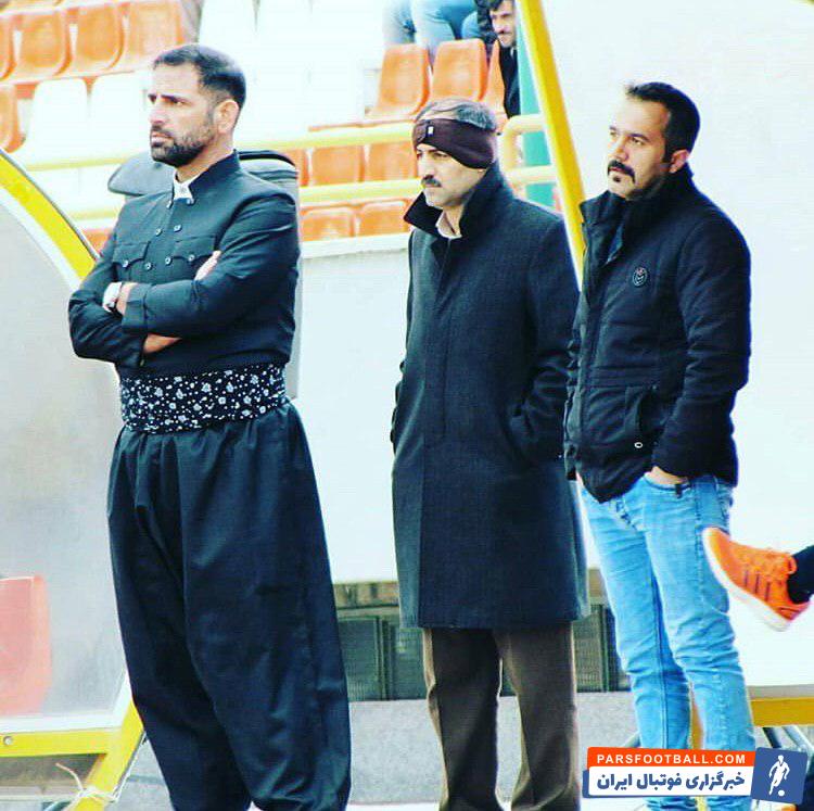 حضور داریوش هرمزی سرمربی خوزستانی این تیم مثمرثمر بوده است و نکته جالب بازی قبل حضور داریوش هرمزی با لباس کردی روی نیمکت بوکانی ها همراه شد.