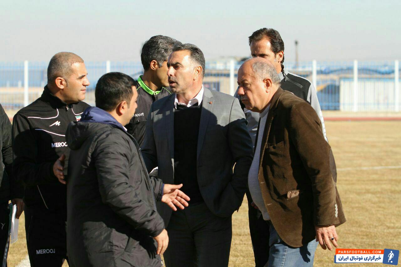 محمود فکری مربی مازنی است و در برهه ای نیز بی میل با حضور در خونه به خونه نبود اما به نظر می رسد چالش های محمود فکری با طرفداران این تیم هم چنان ادامه دارد.