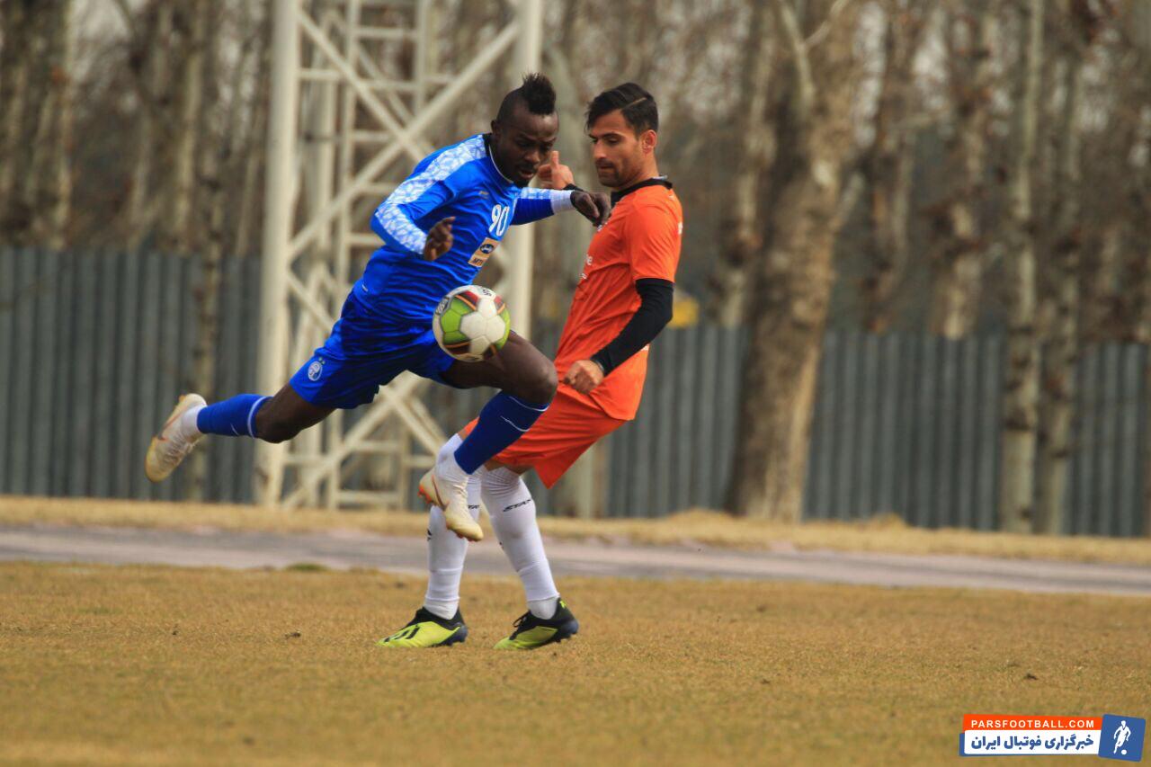 منشا امیدوار بود در بازی دوستانه امروز تیمش برابر بادران، پایش به گلزنی باز شود منشا نمایش پرتلاشی در ترکیب استقلال داشته اما موفق به گلزنی نشده است.