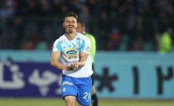 وریا غفوری در شرایطی که استقلال مهره های نامداری در خط حمله خود دارد موفق شده با ٤ گل زده عنوان بهترین گلزن این فصل تیمش را به خود اختصاص بدهد.