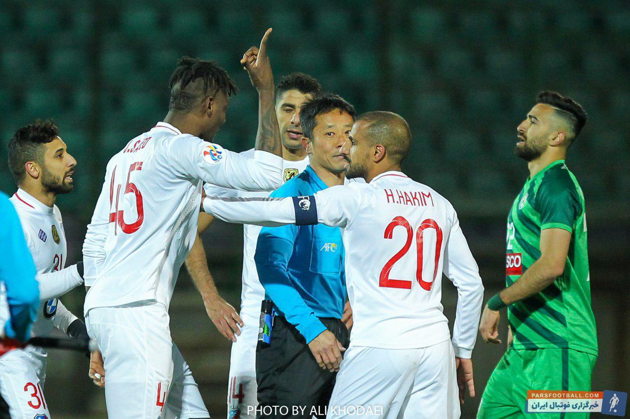 اعضای تیم الکویت در اوایل وقت های اضافی اعتراض شدیدی به عملکرد داور مسابقه با ذوب آهن داشتند. برخی اعضای کادرفنی تیم الکویت هم اعتراض داشتند.