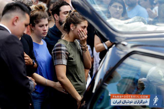 مراسم تدفین امیلیانو سالا ساعاتی پیش در زادگاهش در آرژانتین برگزار شد. امیلیانو سالا در ساعت 4:30 به وقت محلی در شهر سانتافه به خاک سپرده شد.