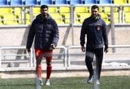 حسین ماهینی از امروز تمرینات با توپ را آغاز کرد و حالا پس از حسین ماهینی محمد انصاری باید به تنهایی تمرینات خود برای بازگشت به میادین را انجام دهد.