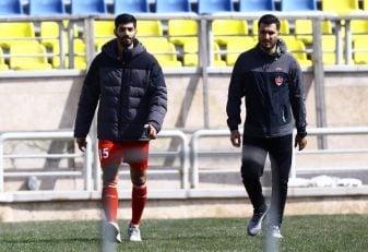 حسین ماهینی از امروز تمرینات با توپ را آغاز کرد و حالا پس از حسین ماهینی محمد انصاری باید به تنهایی تمرینات خود برای بازگشت به میادین را انجام دهد.